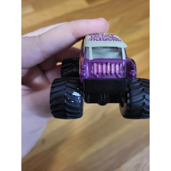 Hot Wheels Monster Jam Scooby-Doo Mystery Machine Purple Monster Truck 1:64 - Picture 10 of 14